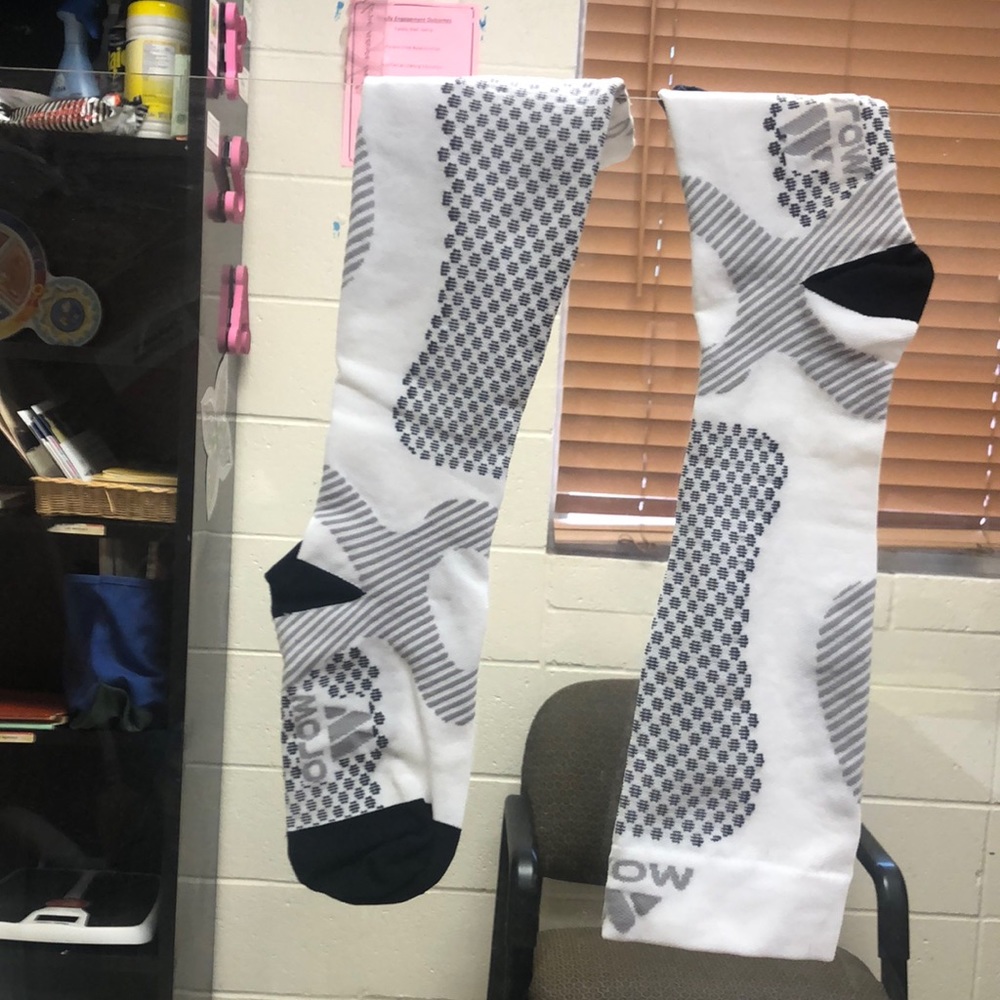 MOJO compression socks in white